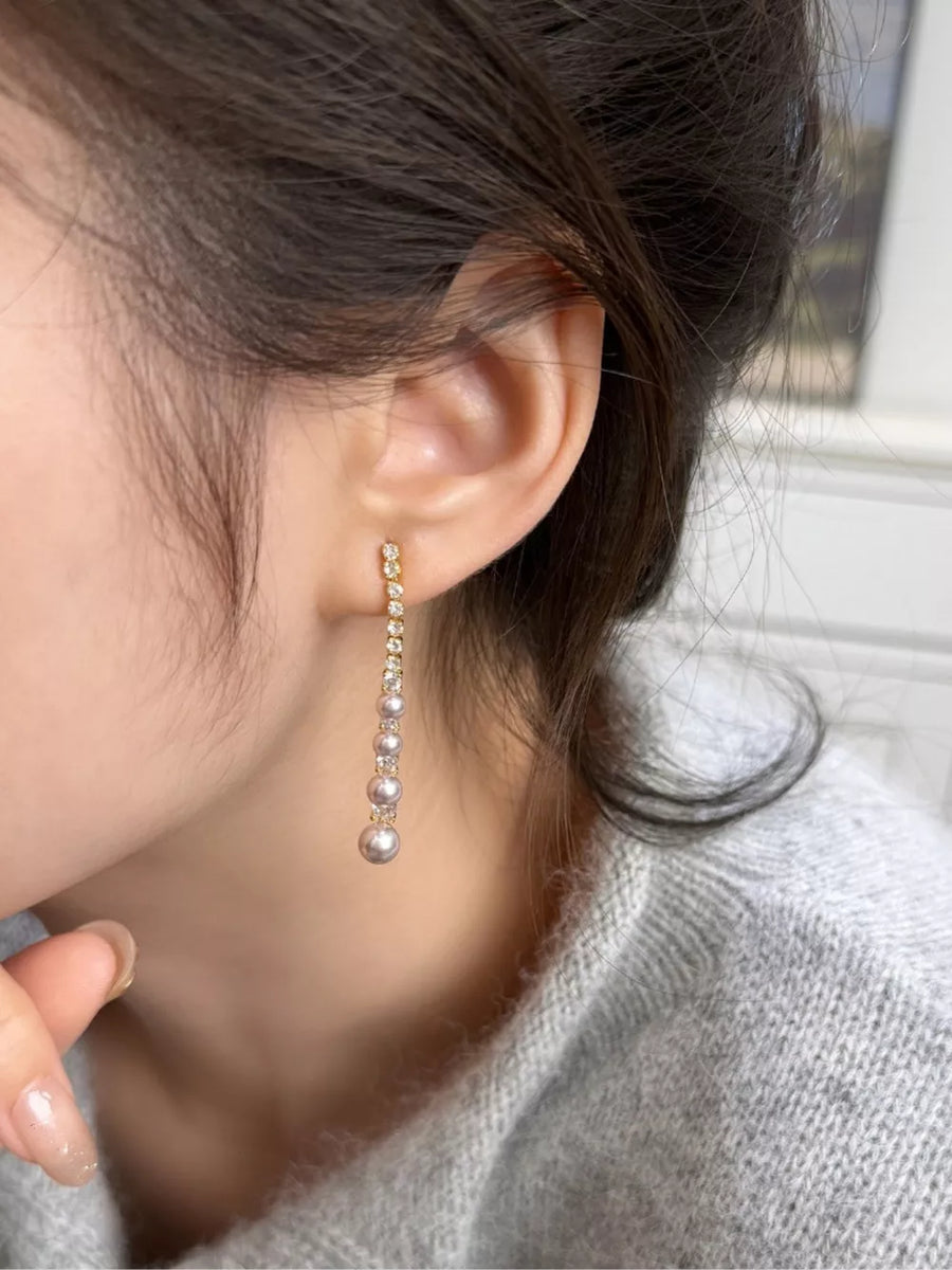 earrings in gold featuring drop design and drop fit