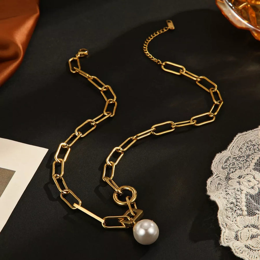 necklace in gold featuring 18K gold-plated and regular fit