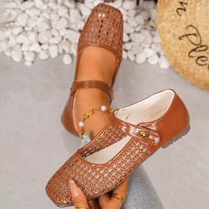 flats in black with square toe and not applicable