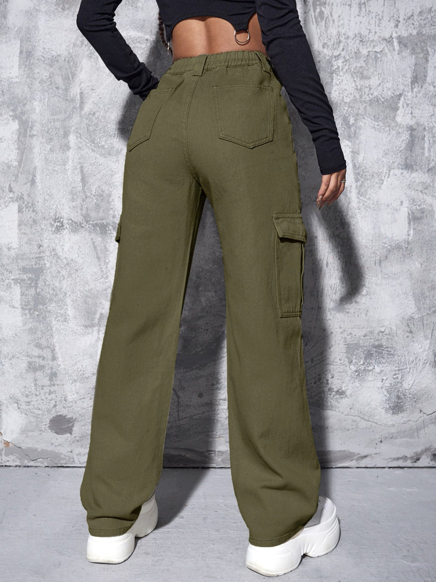 High-Waisted Cargo Jeans in Brown with buttoned