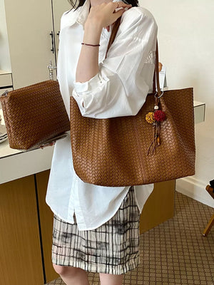tote in Green with woven and woven texture