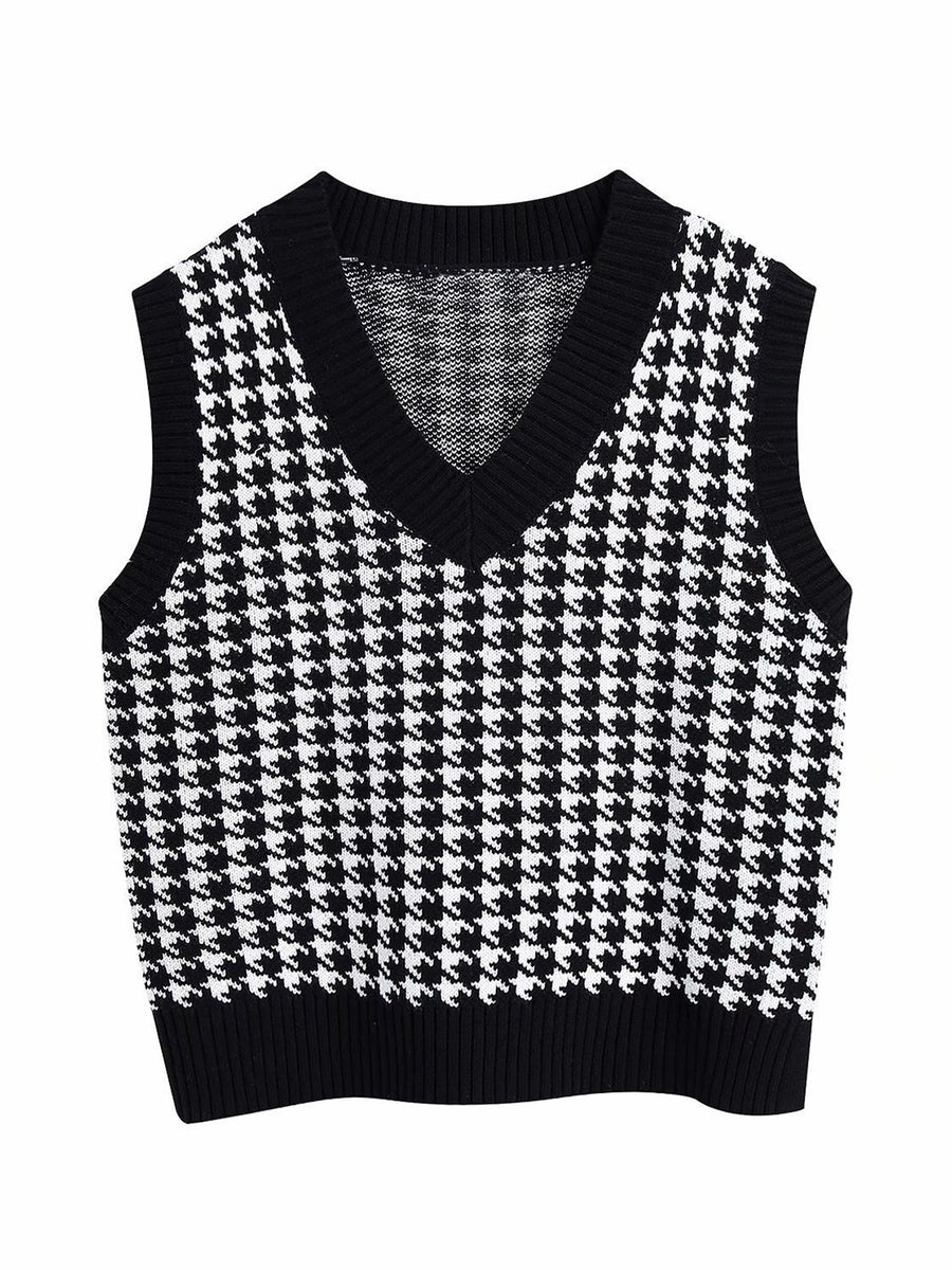 Houndstooth knit v-neck tank top in black and white.