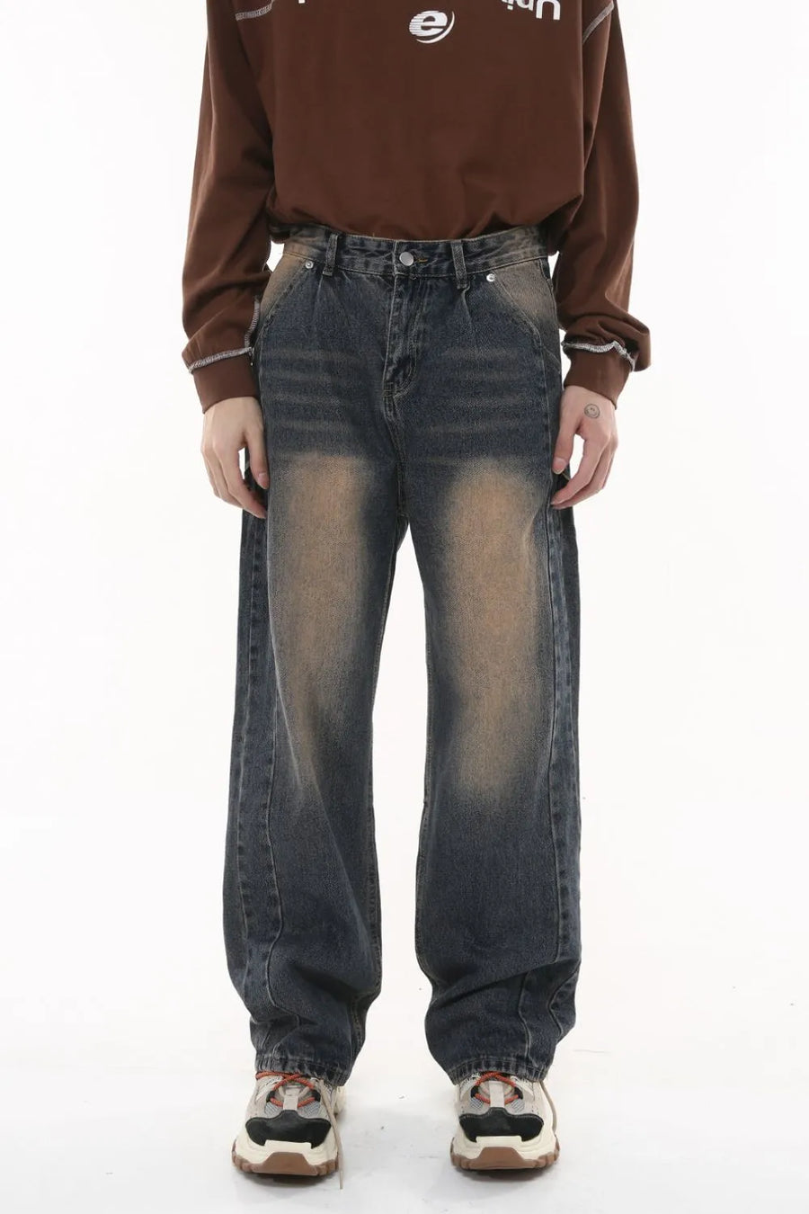 Vintage wash wide-leg jeans in dark gray with a faded effect and pleated front.