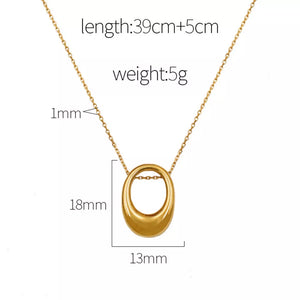 18k Gold-plated Oval Pendant Necklace in Gold