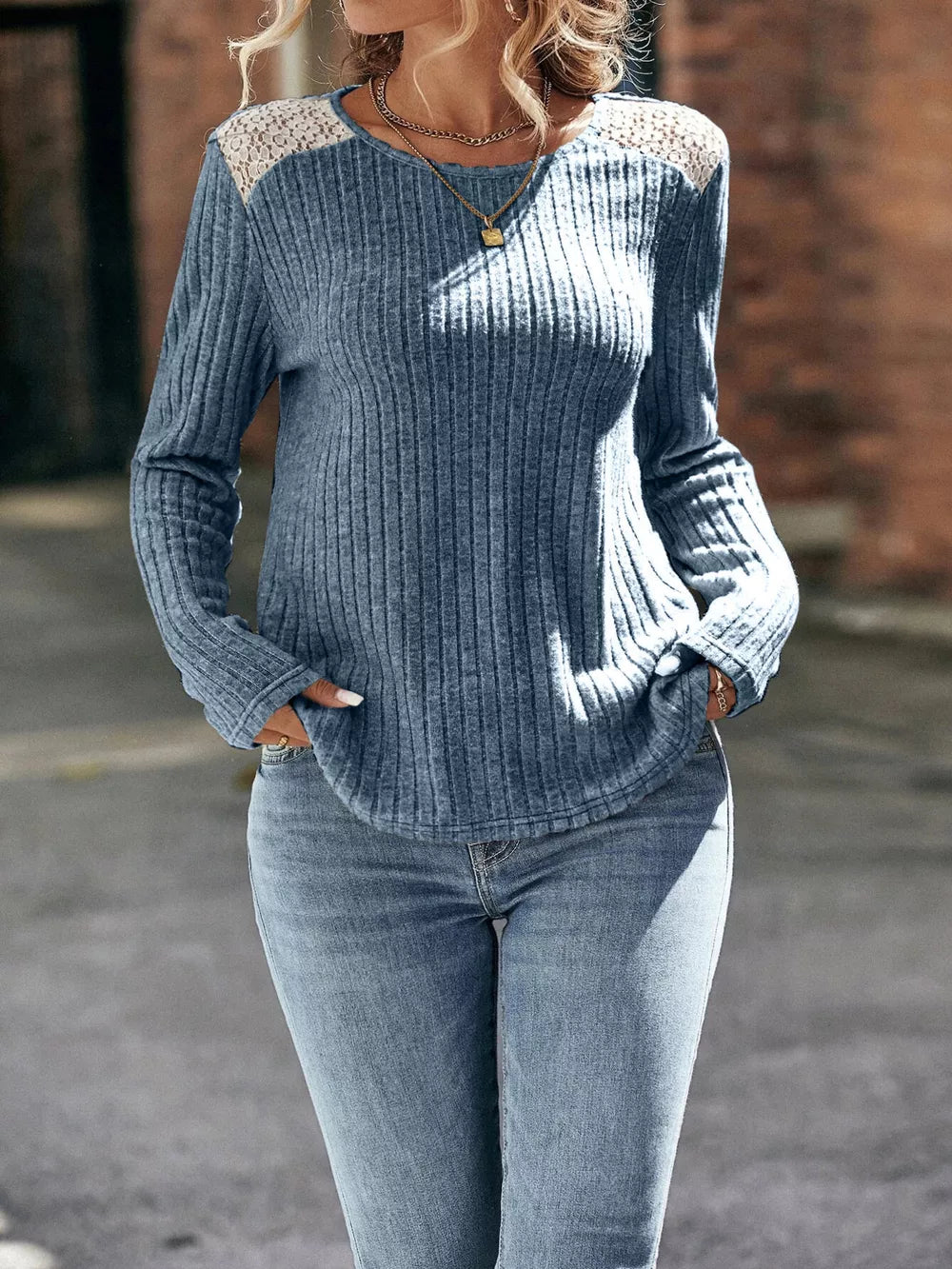 Blue blouse with hip-length and pullover