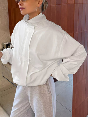 windbreaker in Red with pocketed and hip-length