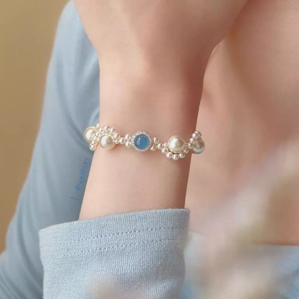 bracelet in ivory featuring pearls and fitted fit