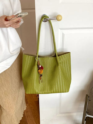 tote in Brown with woven and woven texture