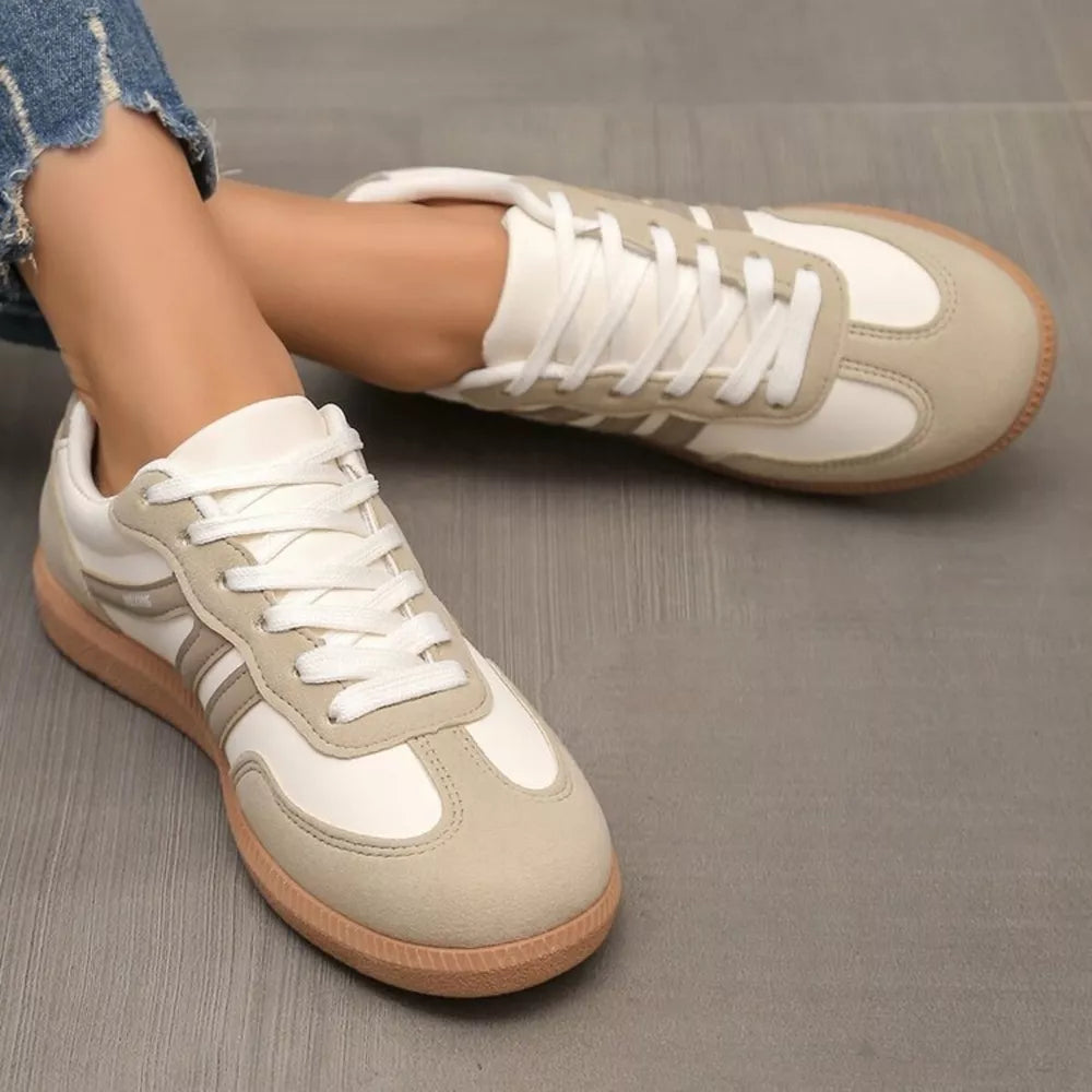 sneakers in ivory featuring round toe and regular fit