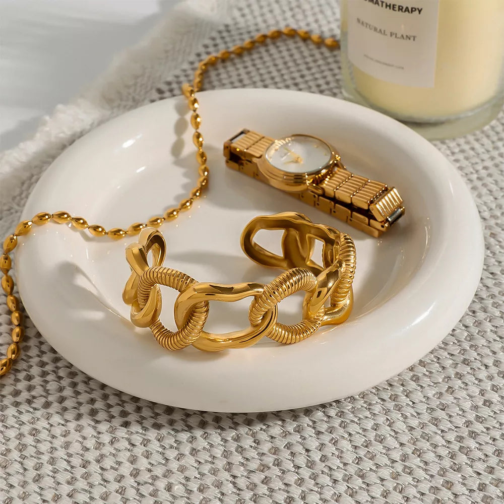 bracelet in gold featuring chain link design and cuff fit