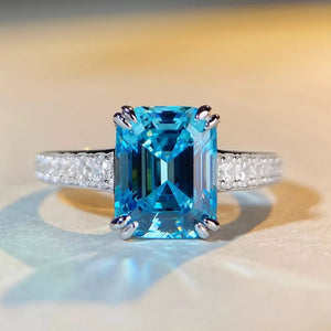 ring in aqua blue featuring main stone and straight fit