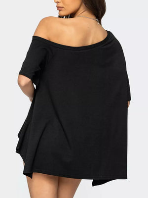 Black off-shoulder t-shirt with short sleeves and asymmetrical hem.