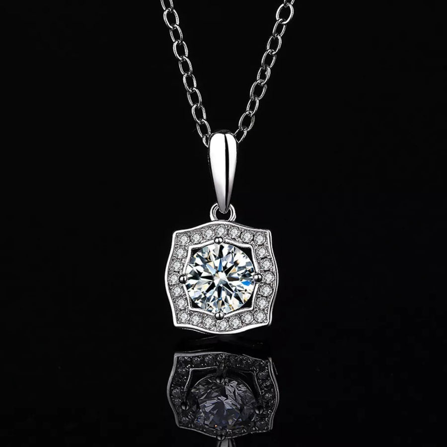 925 sterling silver,Moissanite Carat weight: 1ct Care instructions: Avoid wearin necklace in clear with pendant necklace