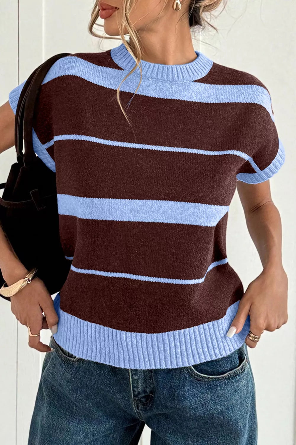 Chic striped knit sweater with crew neck and ribbed details in brown and light blue.