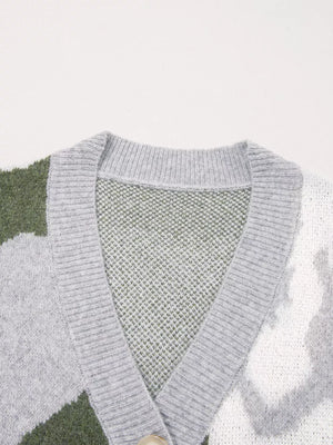 cardigan in light gray with camo and buttoned
