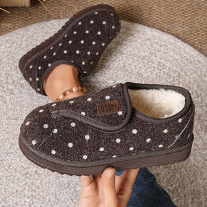 slippers in Gray with polka dot and round toe
