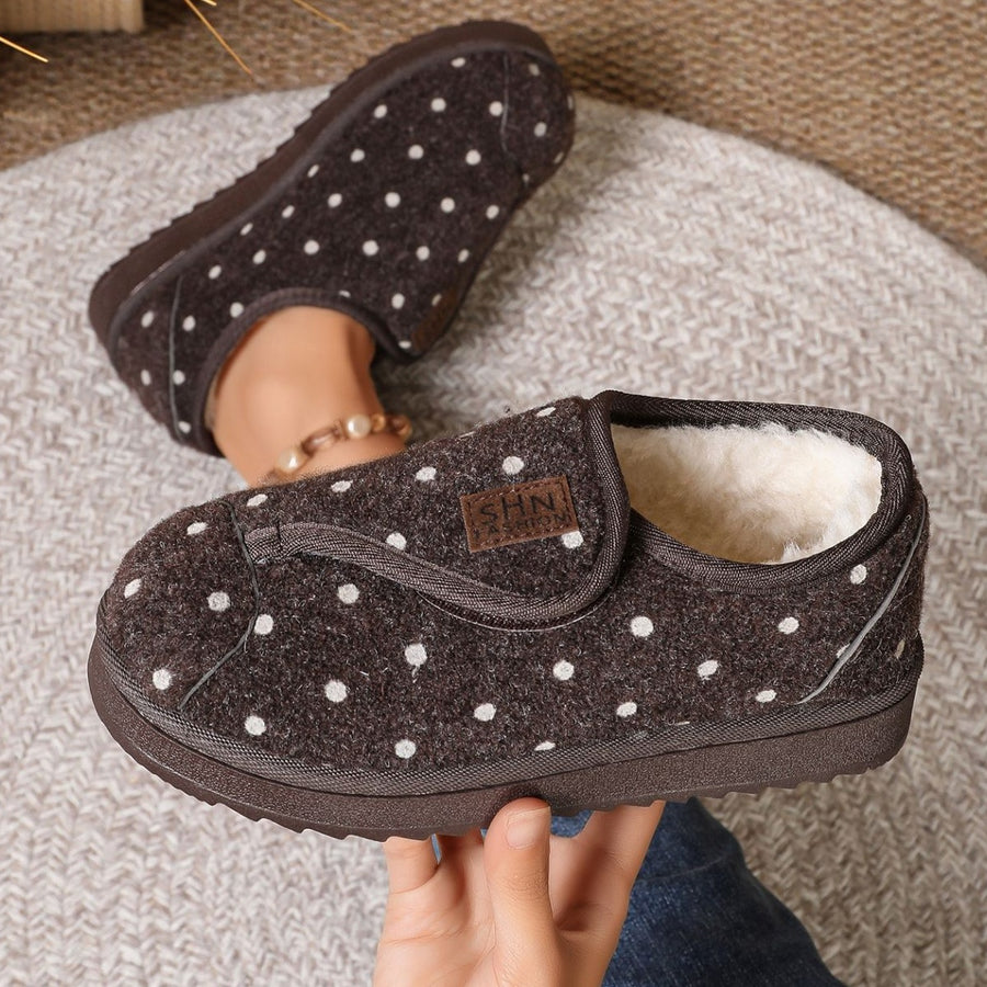 slippers in Gray with polka dot and round toe