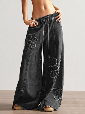 95%cotton, 5%spandex Care instructions: Machine wash cold wide-leg jeans in Dark Blue with flared silhouette