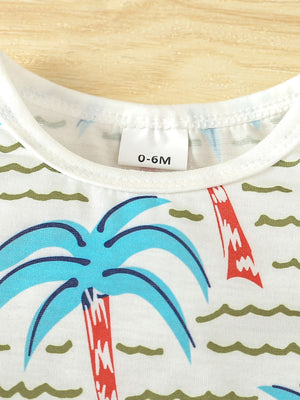Baby set with tropical palm print, white cotton, crew neck, short sleeves, and drawstring detail.