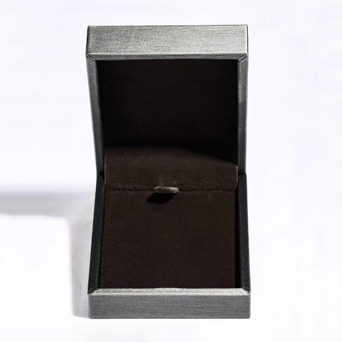 Elegant pearl pendant necklace jewelry box with silver and gold accents