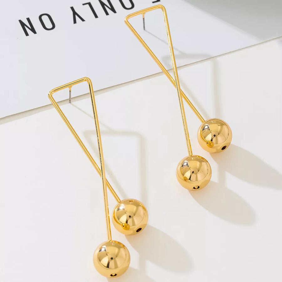 Gold earrings with long and hook