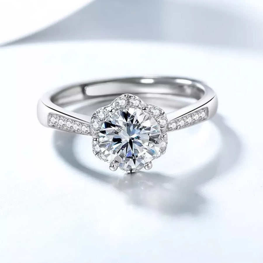 925 sterling silver,Moissanite Carat weight: 1ct Care instructions: Avoid wearin ring in clear with fitted silhouette
