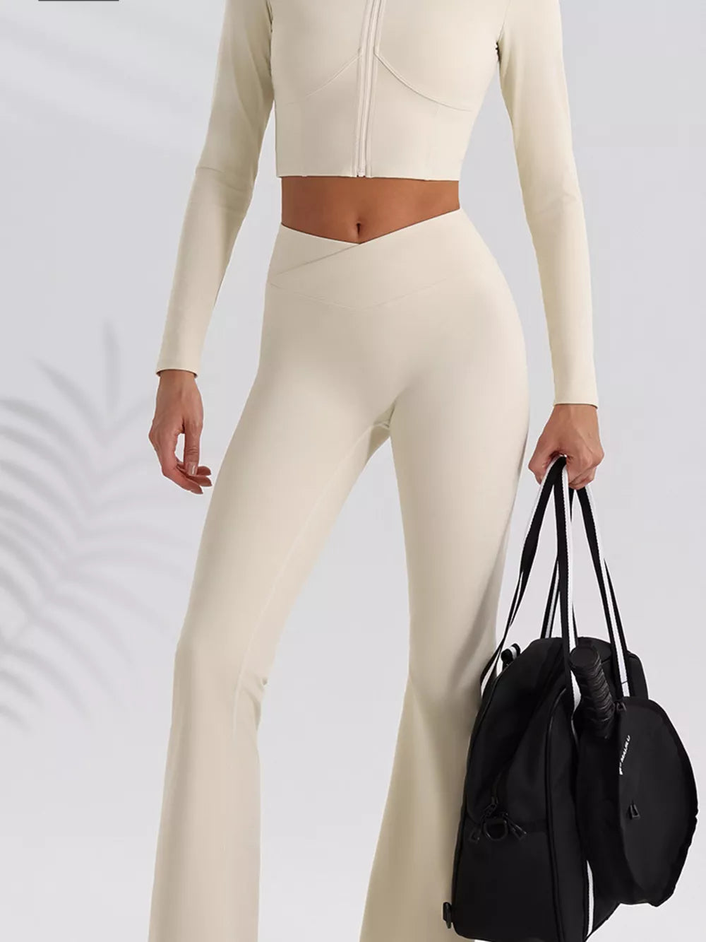 activewear set in Black with v-neck and sleeveless