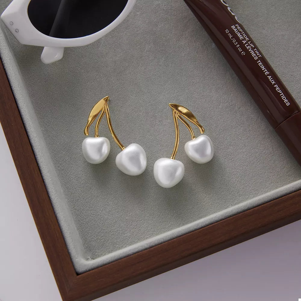 earrings in ivory featuring 18K gold-plated and regular fit