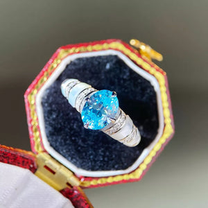 925 sterling silver,White mother-of-pearl,Zircon Care instructions: Avoid wearin ring in white with fitted silhouette