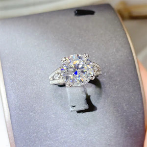 Platinum-Plated,925 sterling silver,Moissanite,Zircon (accent stones) Carat weig ring in Transparent with regular silhouette