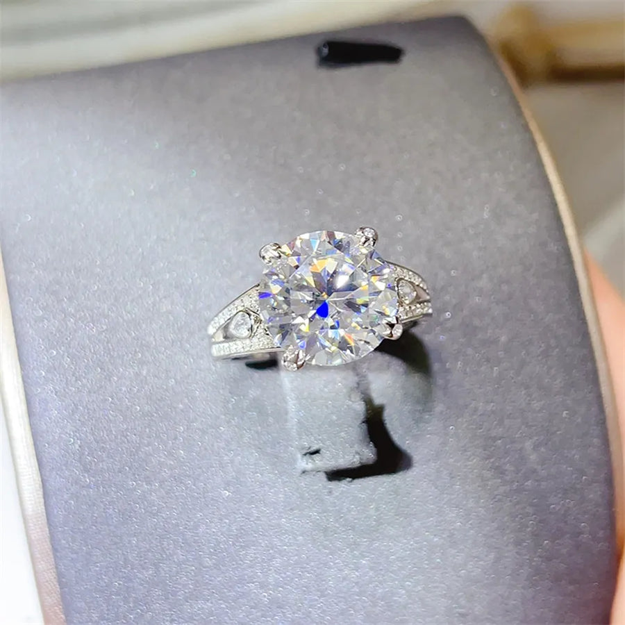 Platinum-Plated,925 sterling silver,Moissanite,Zircon (accent stones) Carat weig ring in Transparent with regular silhouette