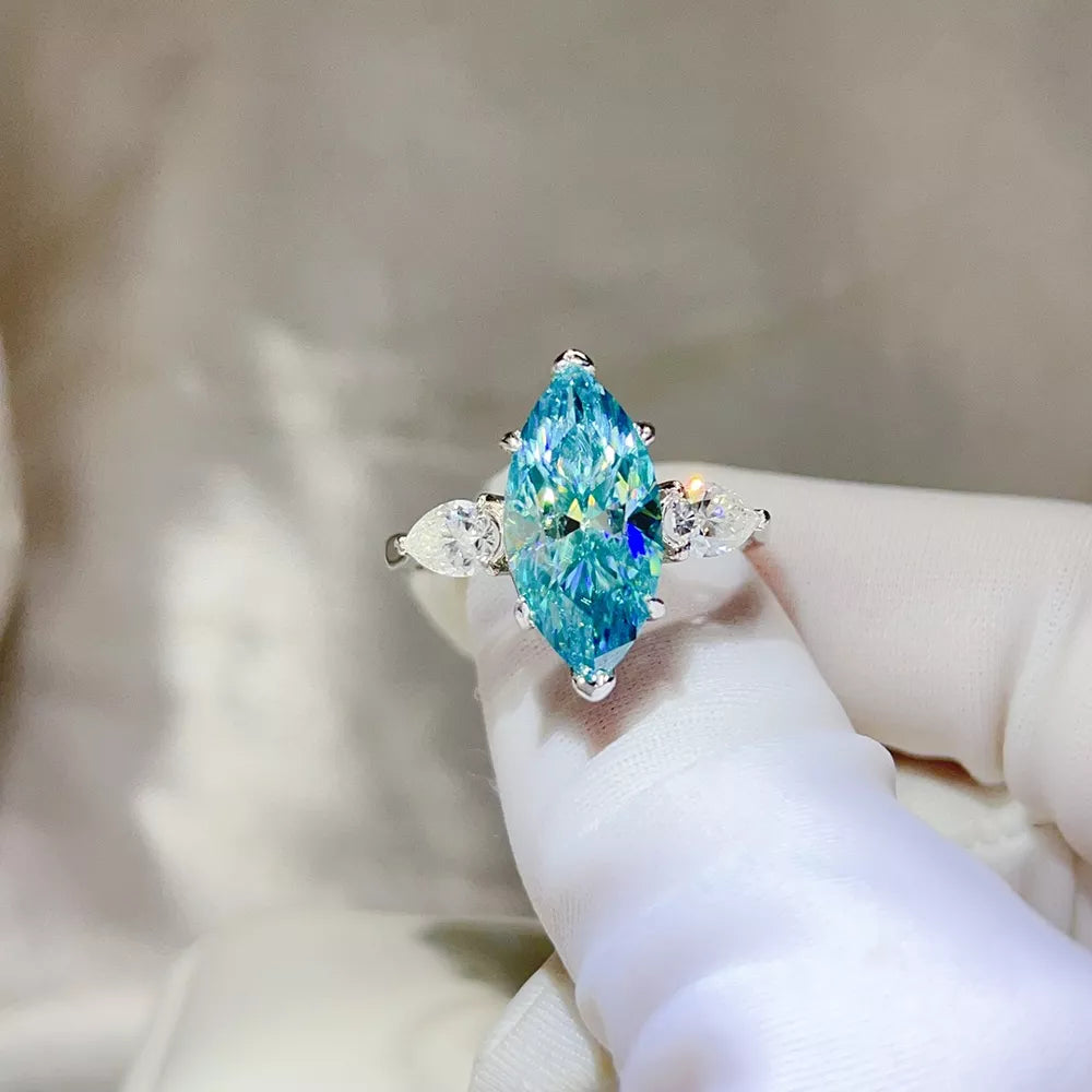 925 sterling silver,Moissanite Carat weight: 6ct Care instructions: Avoid wearin ring in silver with classic silhouette