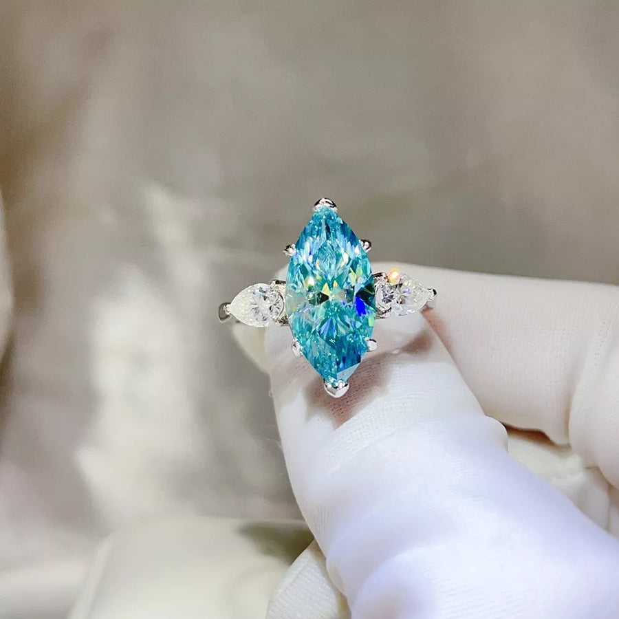 925 sterling silver,Moissanite Carat weight: 6ct Care instructions: Avoid wearin ring in silver with classic silhouette