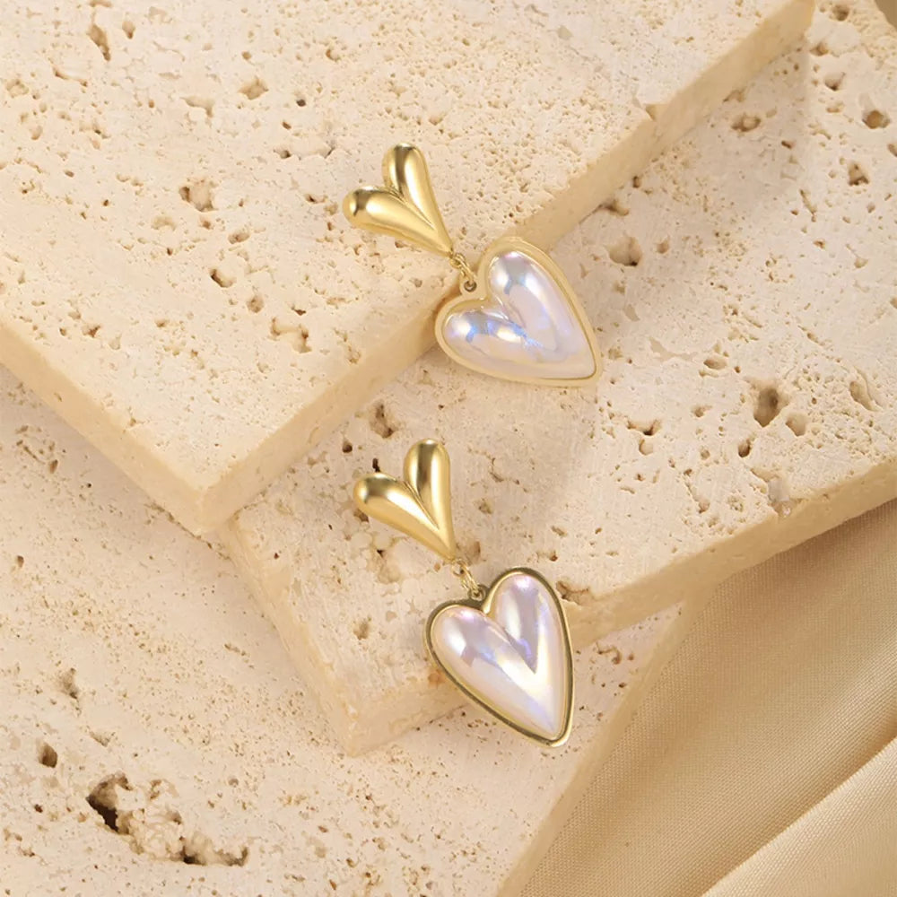 earrings in gold featuring drop and straight fit