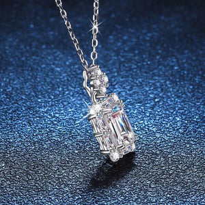 necklace in silver with moissanite stone and princess-length