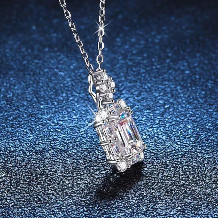 necklace in silver with moissanite stone and princess-length
