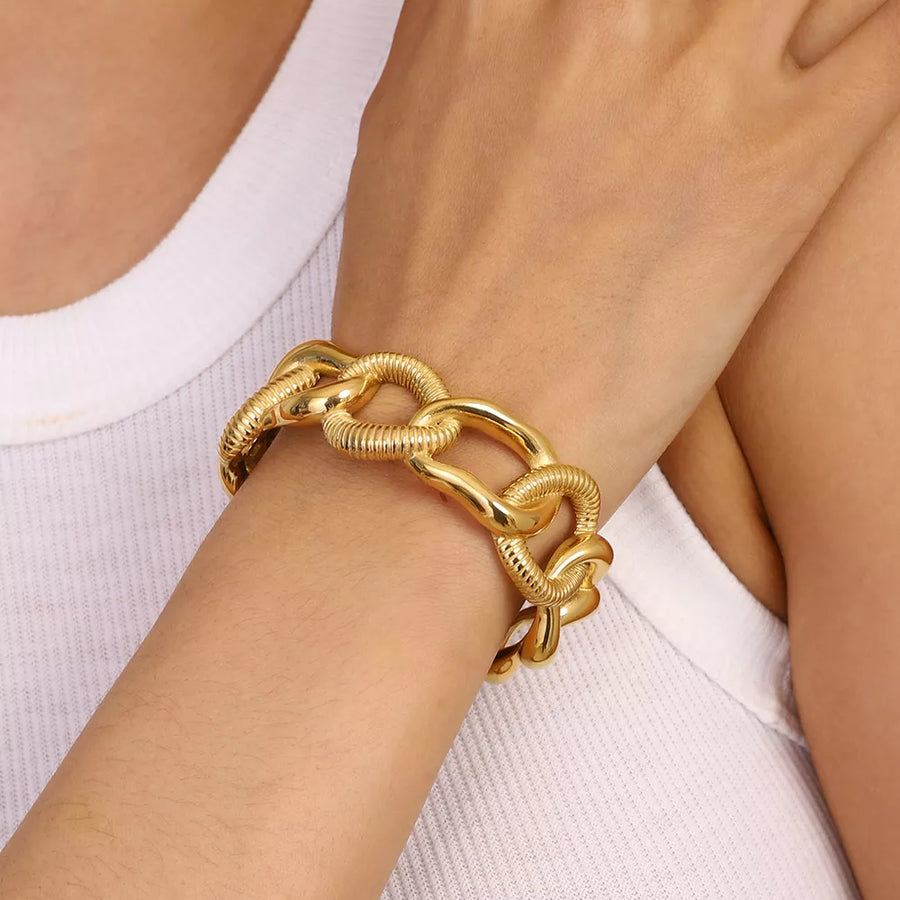 Gold with bracelet with chain link design 8