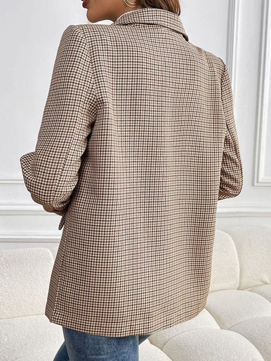 Houndstooth double-breasted blazer in camel with a tailored fit and classic collar.