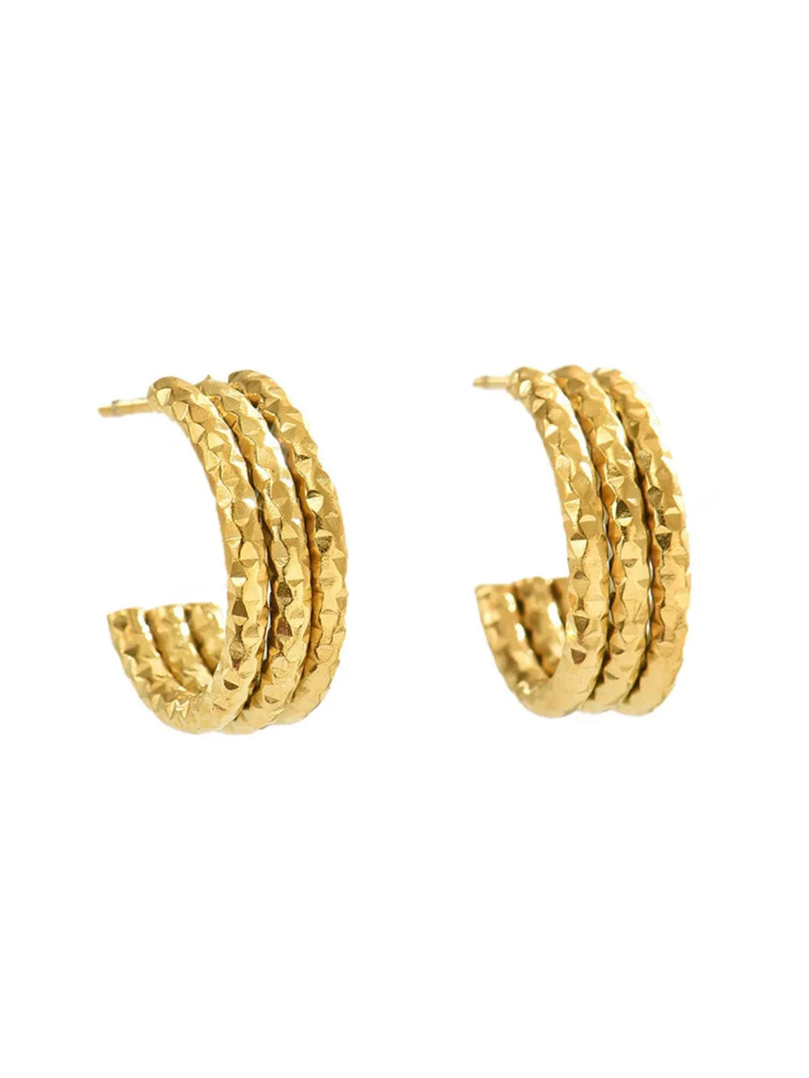 Gold earrings with 0.6 inches and latch back