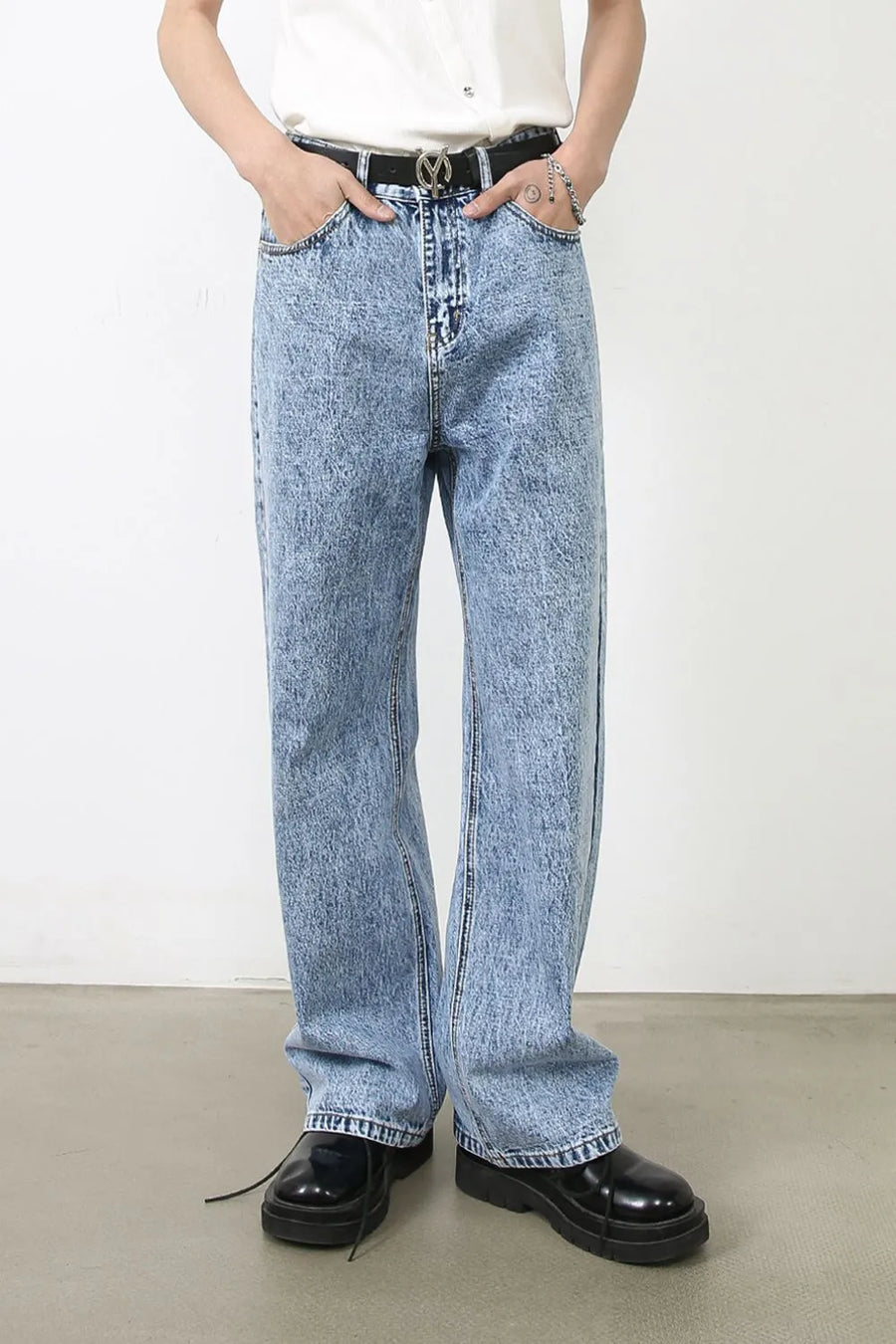 Acid wash wide-leg jeans in medium blue denim with a relaxed fit.