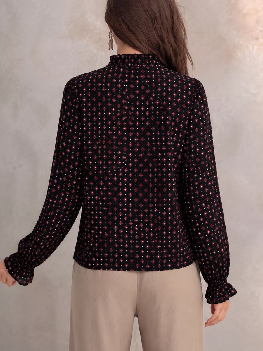 Black blouse with ruffled and long sleeve