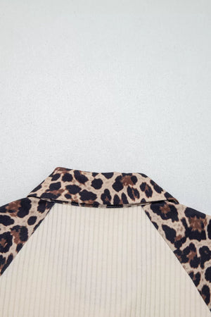 Ribbed contrast shirt with leopard print collar and sleeves