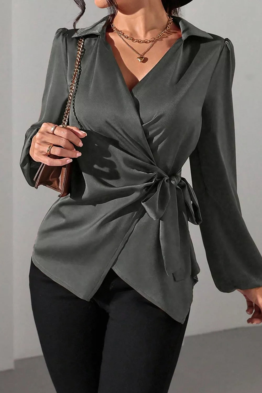 classic blouse in Dark Gray with collared