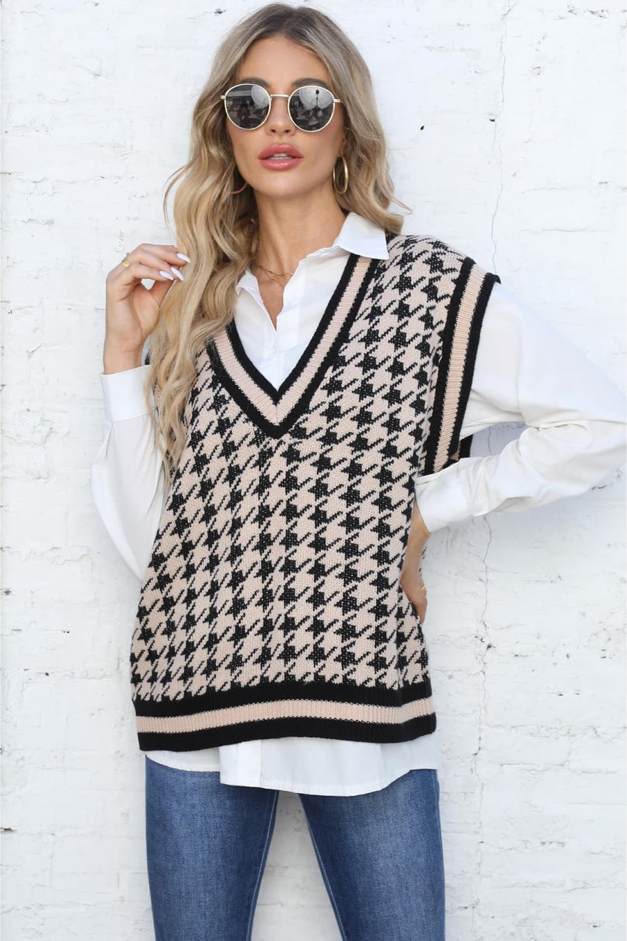 Houndstooth knit v-neck vest in apricot with black trim, acrylic.