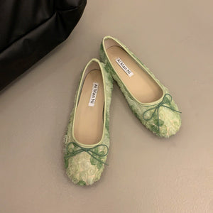 Green floral bow slip-on flats with 3D texture and comfortable casual style.