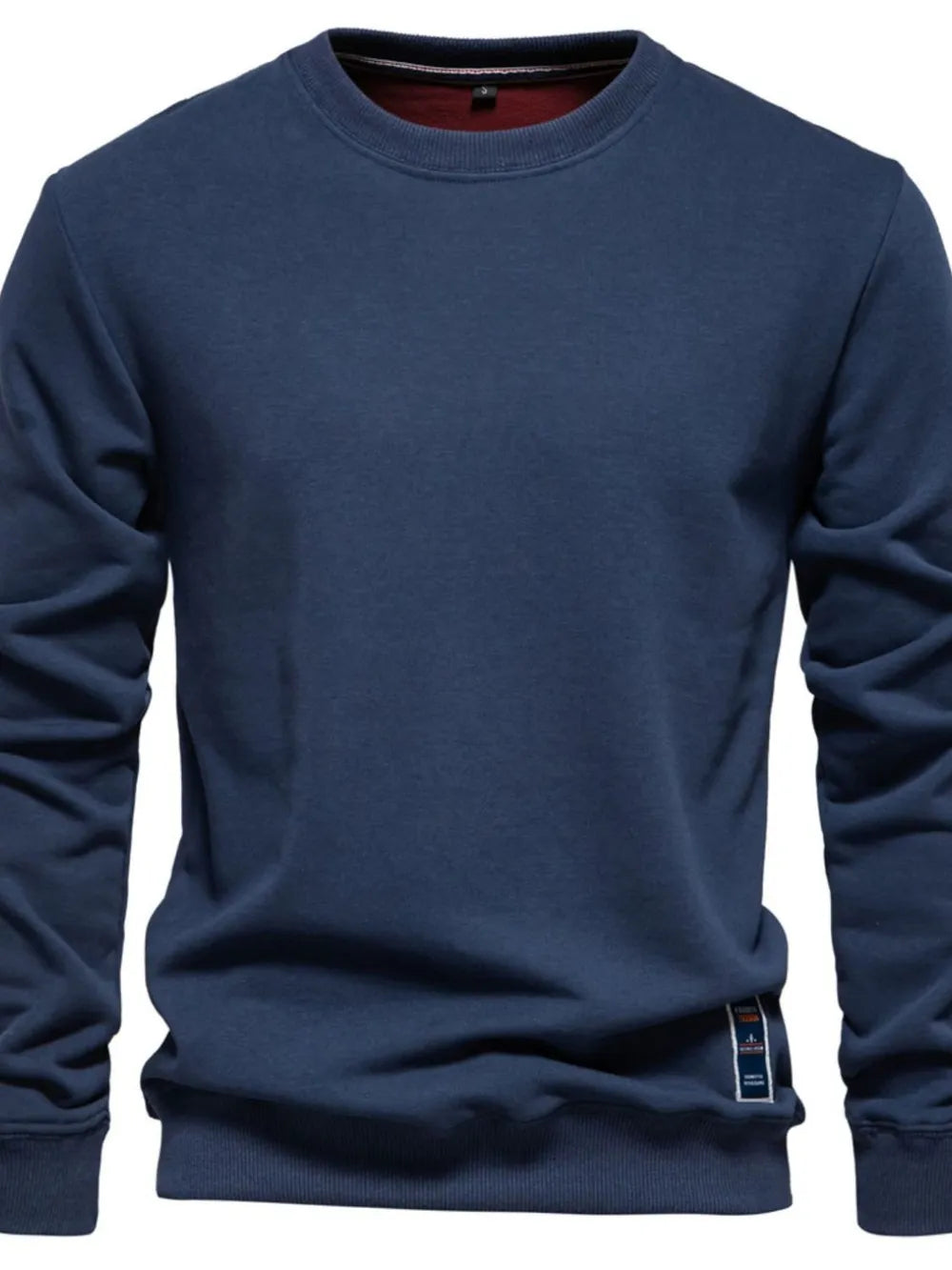 Crewneck sweatshirt in navy with subtle patch detail on hem