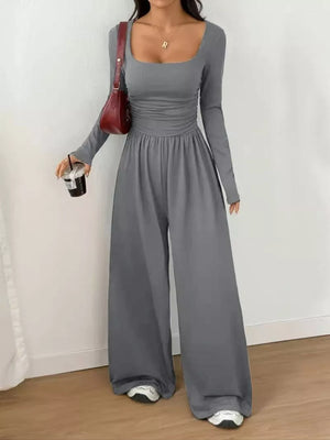 Pink jumpsuit with elastic waist and long sleeve