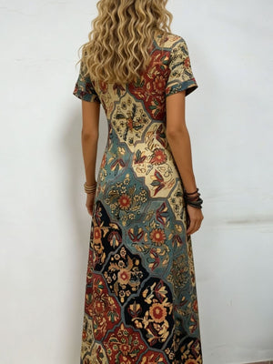 Bohemian patchwork midi dress with short sleeves and a-line cut in 100% polyester.