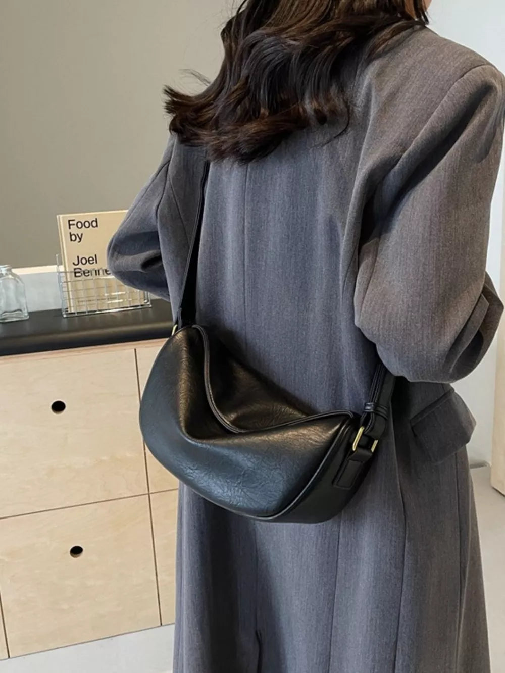 Adjustable Strap Crossbody Bag in Black