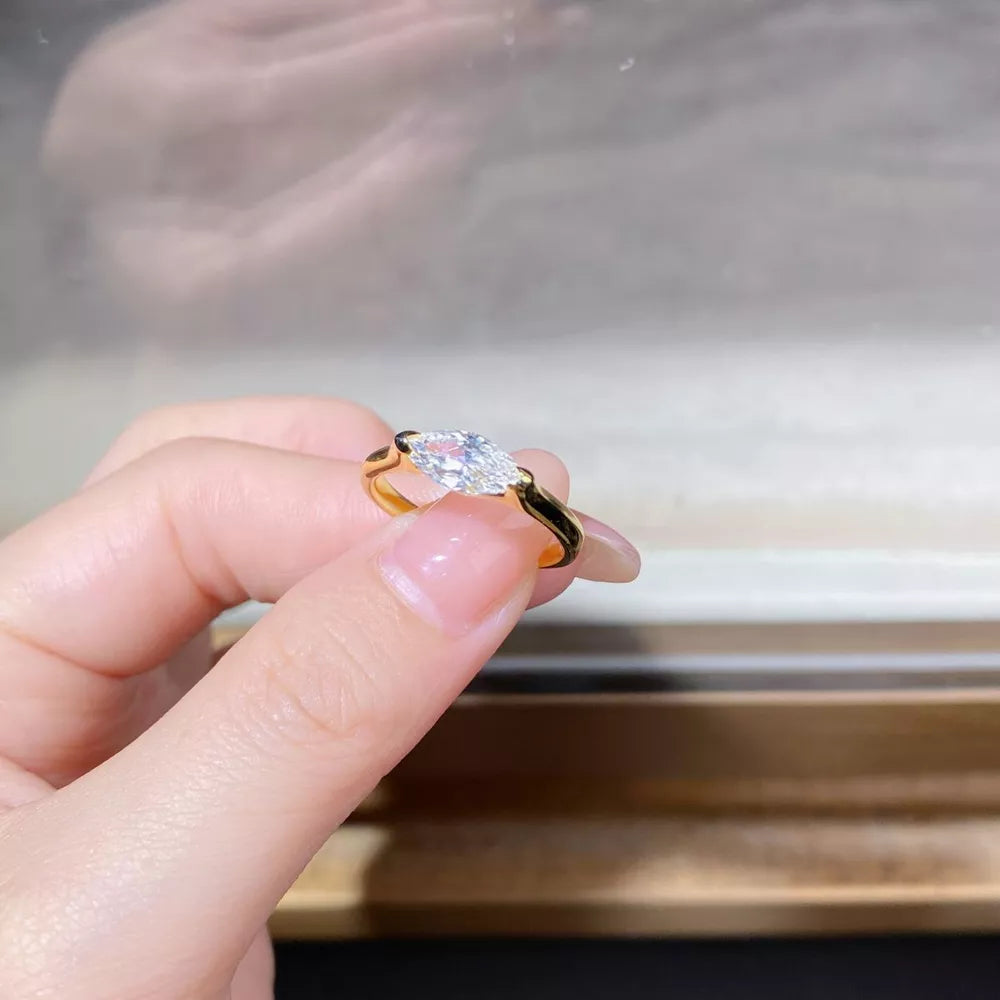 925 sterling silver, Growing high-carbon diamonds Care instructions: Avoid weari ring in Gold with fitted silhouette